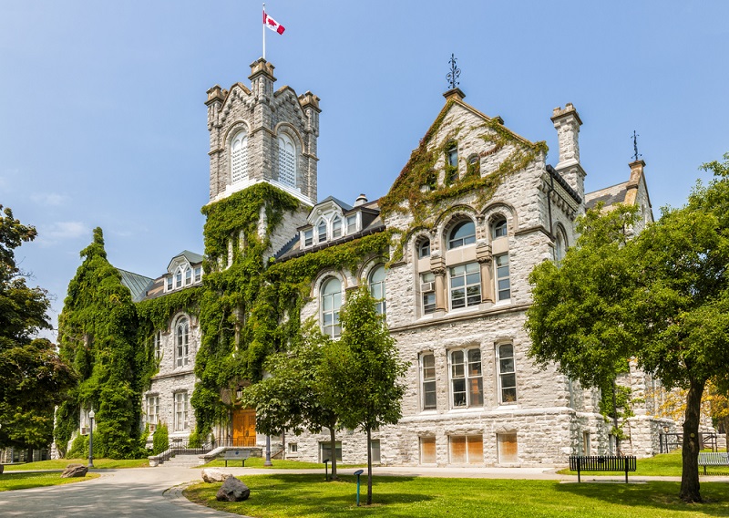 دانشگاه کویینز کانادا