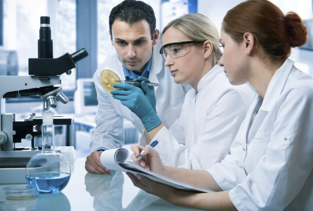 شرایط تحصیل در رشته علوم آزمایشگاهی در کانادا