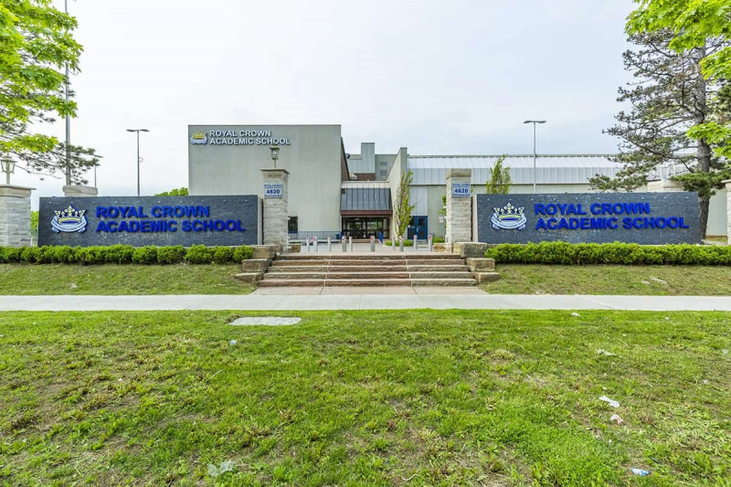 دبیرستان Royal Crown تورنتو