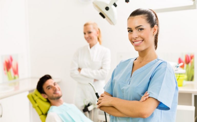 دستیار دندانپزشک در کانادا