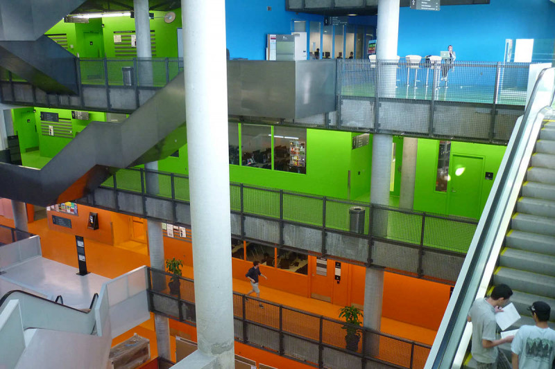 فضای داخلی دانشگاه پلی تکنیک مونترال