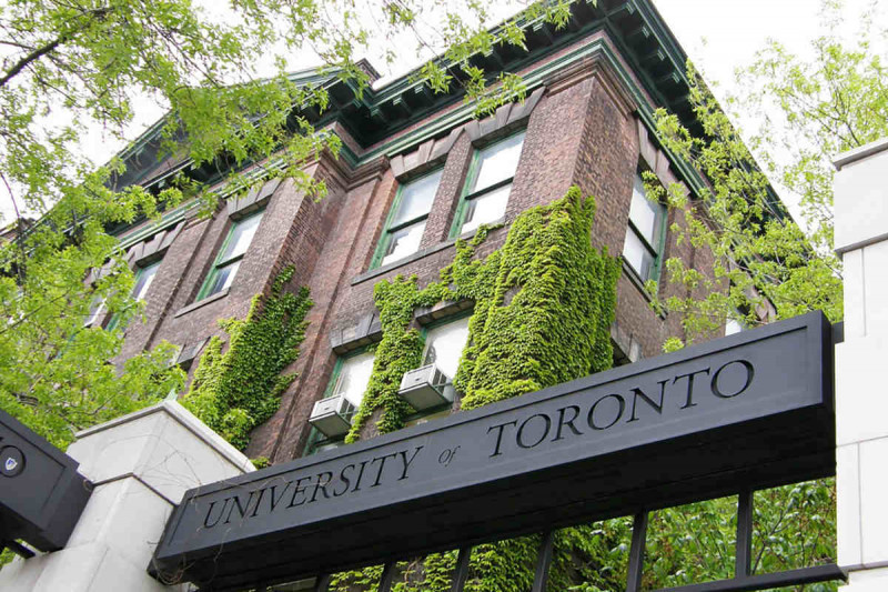 سردر دانشگاه تورنتو