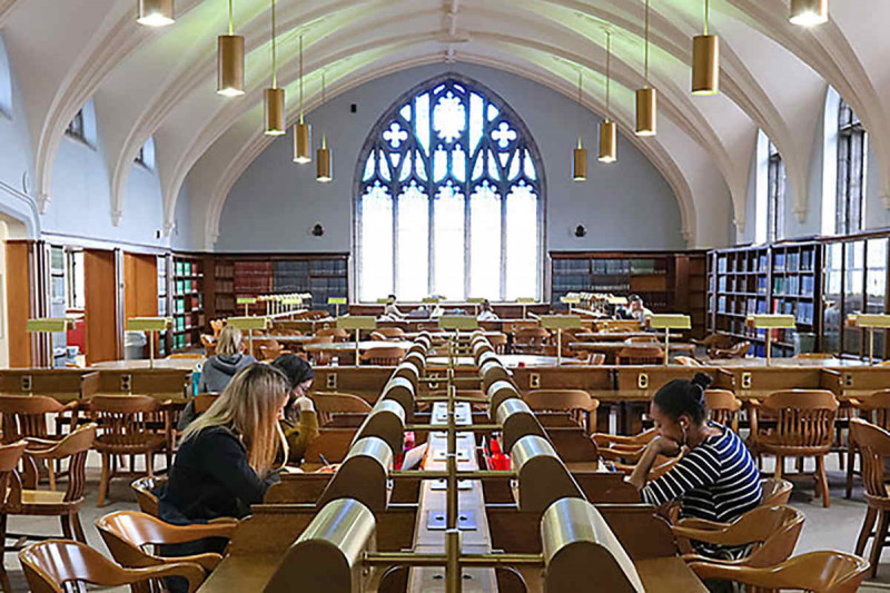 کتابخانه دانشگاه کویینز