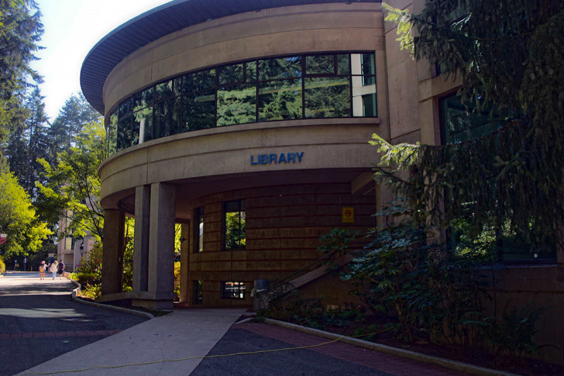 کتابخانه دانشگاه کاپیلانو